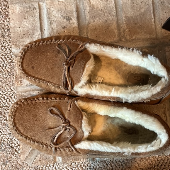 Ugg women's Slippers size 6 - Picture 4 of 8